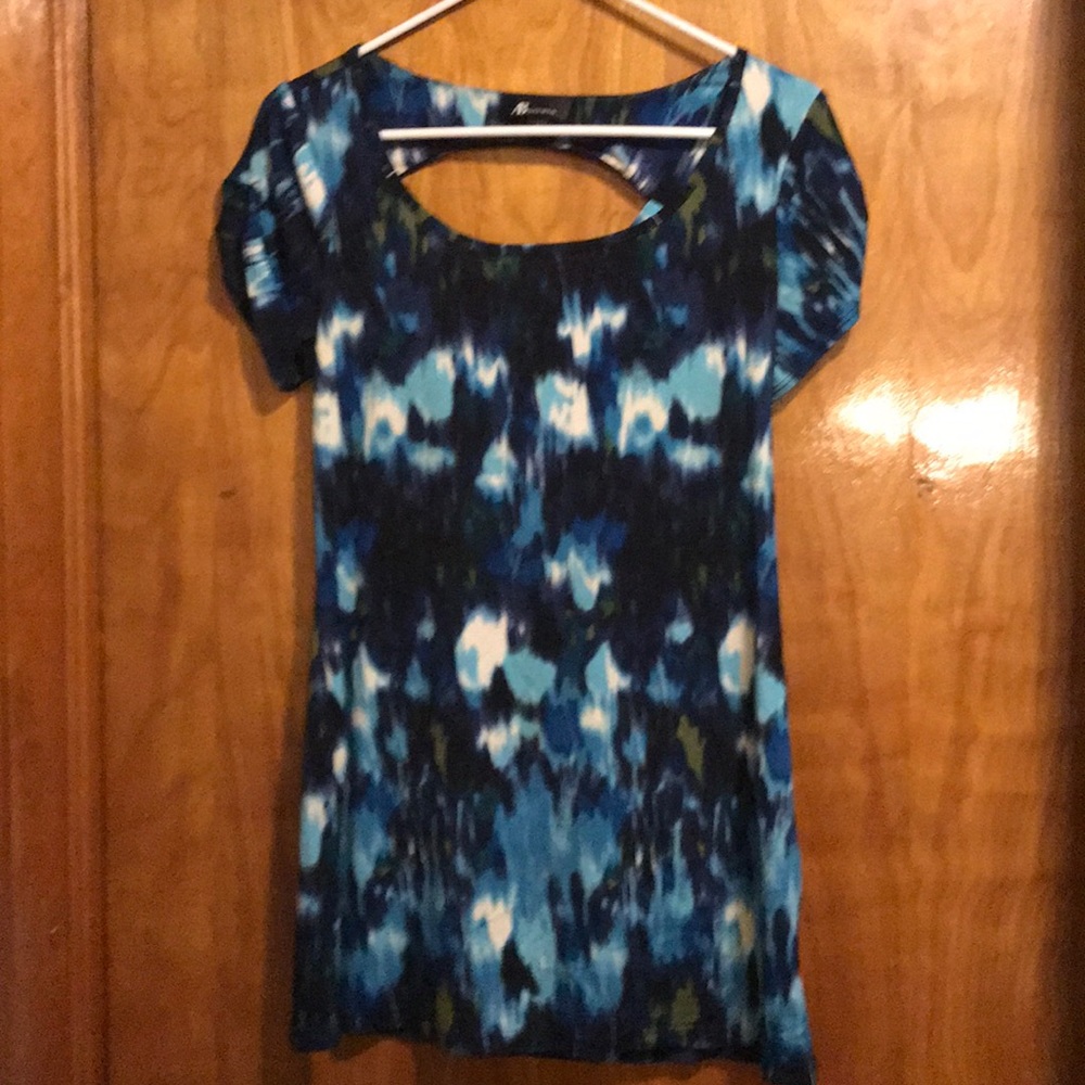 Short sleeved multicolored polyester top.